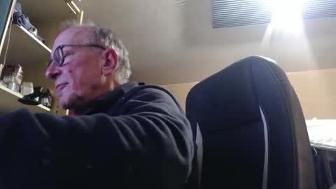 Snapshot of pascal88881 chatting on November 19, 7:03 pm pascal88881 online show from November 19, 7:03 pm