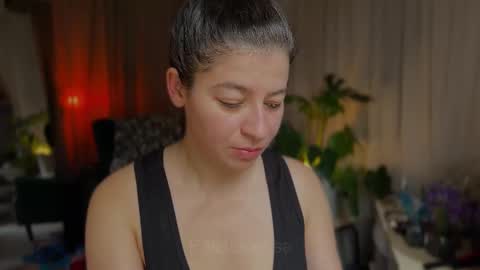 Snapshot of passionessa chatting on October 6, 9:07 am Call me Miss Alice Careful Passion Queen online show from October 6, 9:07 am