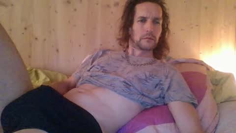 Snapshot of paueriwan chatting on February 8, 11:01 am paueriwan online show from February 8, 11:01 am