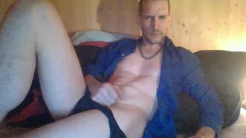 Snapshot of paueriwan chatting on February 24, 9:52 pm paueriwan online show from February 24, 9:52 pm