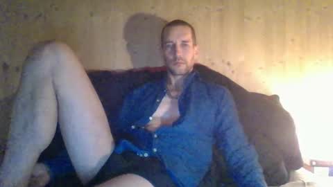 Snapshot of paueriwan chatting on February 25, 7:42 am paueriwan online show from February 25, 7:42 am