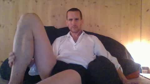 Snapshot of paueriwan chatting on March 6, 10:41 am paueriwan online show from March 6, 10:41 am