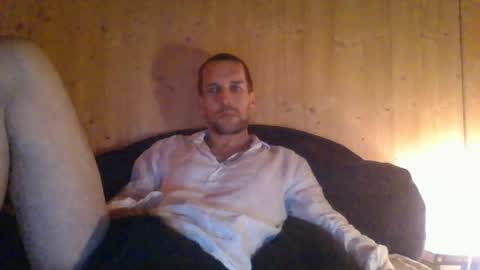 Snapshot of paueriwan chatting on March 12, 12:10 am paueriwan online show from March 12, 12:10 am