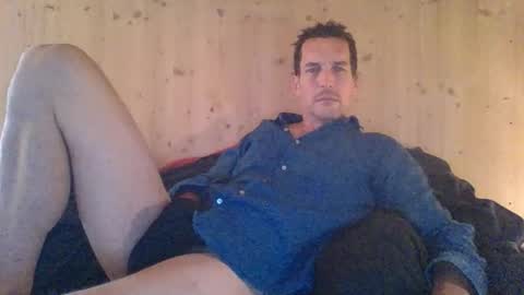 Snapshot of paueriwan chatting on November 10, 10:03 am paueriwan online show from November 10, 10:03 am