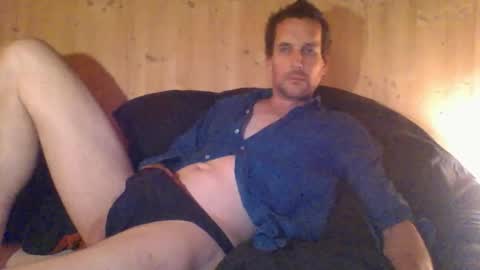 Snapshot of paueriwan chatting on November 18, 10:03 pm paueriwan online show from November 18, 10:03 pm