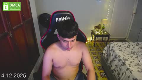 Snapshot of paul_crewe chatting on December 4, 11:57 pm paul_crewe online show from December 4, 11:57 pm