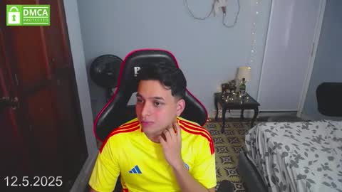 Snapshot of paul_crewe chatting on December 5, 6:59 pm paul_crewe online show from December 5, 6:59 pm