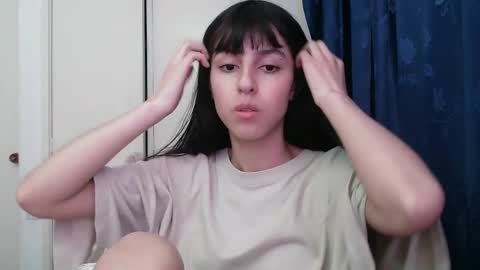 Snapshot of paulainblue chatting on December 3, 4:14 am online show from December 3, 4:14 am