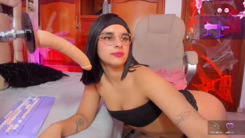 paulha_miller online show from October 10, 12:15 pm