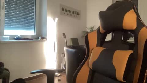 love bush online show from September 16, 6:14 am