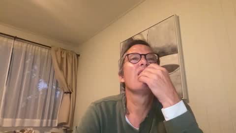 paulwill2377 online show from December 4, 1:15 am