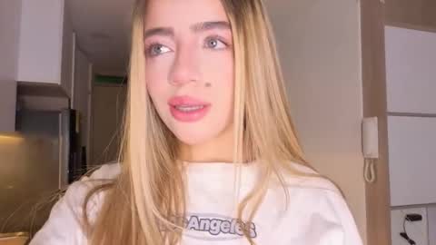 Ema online show from October 9, 1:53 pm