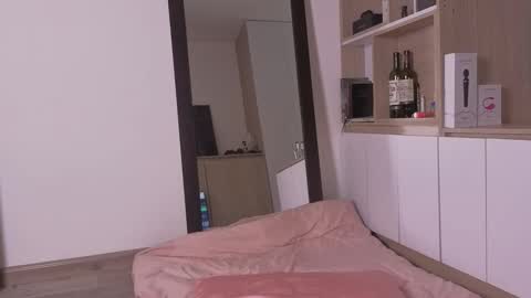 Ema online show from November 18, 2:43 pm