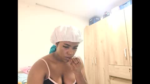 Snapshot of peachbrii chatting on November 25, 2:22 am Briana online show from November 25, 2:22 am