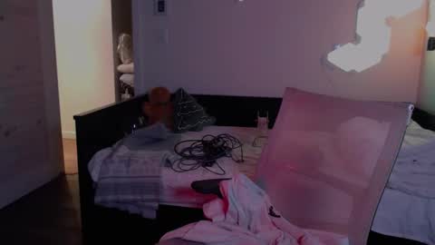 Snapshot of peacheekitty chatting on December 8, 6:22 am Effyyyyy online show from December 8, 6:22 am