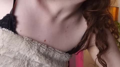 PeachyPixiee online show from September 23, 5:32 am