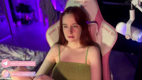 Snapshot of pearlprincess_ chatting on December 7, 6:32 am Adelina online show from December 7, 6:32 am