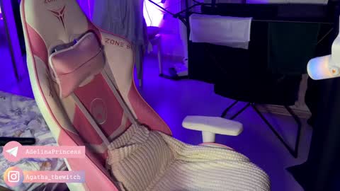 Snapshot of pearlprincess_ chatting on January 15, 1:23 am Adelina online show from January 15, 1:23 am