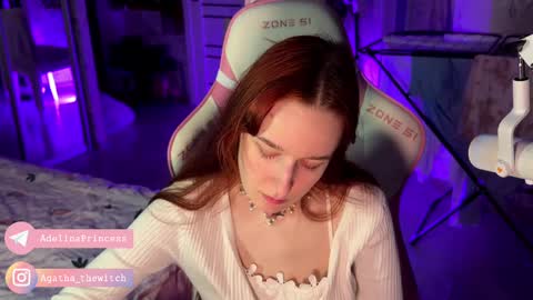 Snapshot of pearlprincess_ chatting on February 11, 10:07 pm Adelina online show from February 11, 10:07 pm