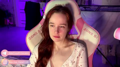 Snapshot of pearlprincess_ chatting on March 9, 3:32 am Adelina online show from March 9, 3:32 am