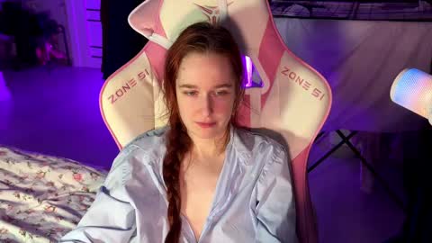 Snapshot of pearlprincess_ chatting on March 9, 11:03 pm Adelina online show from March 9, 11:03 pm