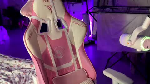 Snapshot of pearlprincess_ chatting on March 10, 2:06 am Adelina online show from March 10, 2:06 am