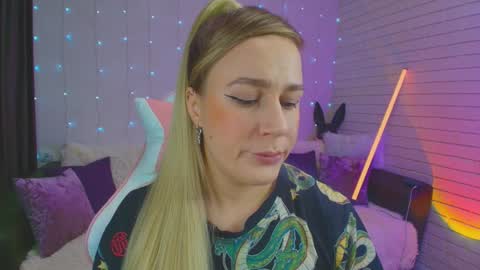 Dia  online show from February 3, 10:54 pm