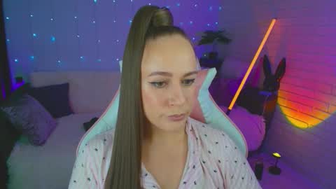 Dia  online show from September 9, 6:51 pm