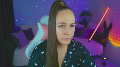 Dia  online show from September 18, 8:11 pm