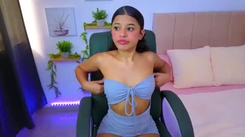 pequitasmedusa9 online show from October 6, 6:38 pm