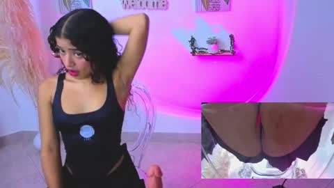 pequitasmedusa9 online show from October 11, 7:01 pm