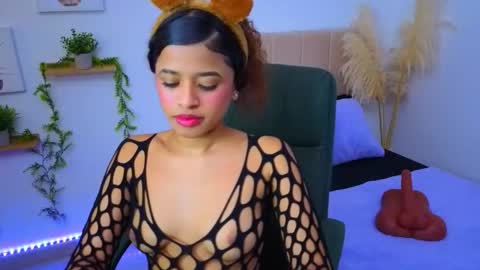 pequitasmedusa9 online show from October 22, 6:07 pm