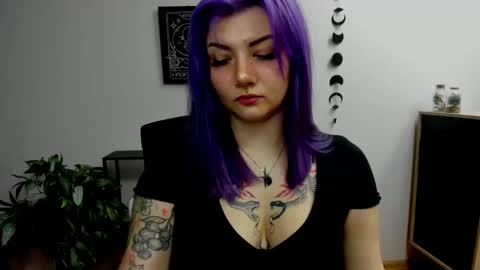 Gabbie online show from December 12, 2:55 pm