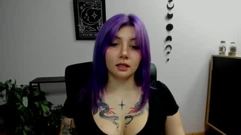 Gabbie online show from December 18, 6:25 pm