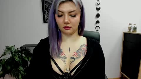 Gabbie online show from February 4, 6:49 pm