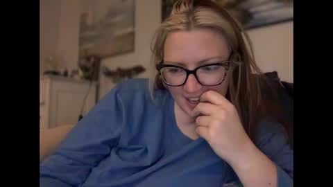 Snapshot of perfectnips742 chatting on November 6, 12:33 am Nelly online show from November 6, 12:33 am