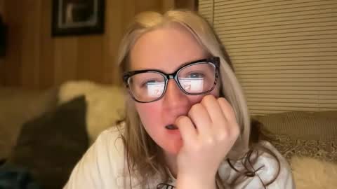 Snapshot of perfectnips742 chatting on December 1, 3:33 am Nelly online show from December 1, 3:33 am