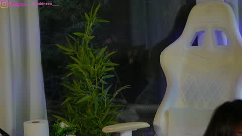 Snapshot of perfectt33n chatting on December 4, 9:18 am Dee online show from December 4, 9:18 am