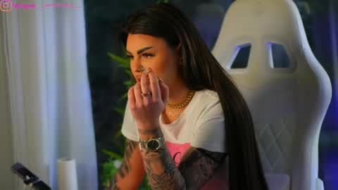 Snapshot of perfectt33n chatting on December 16, 9:24 am Dee online show from December 16, 9:24 am