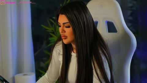 Snapshot of perfectt33n chatting on December 19, 8:34 am Dee online show from December 19, 8:34 am