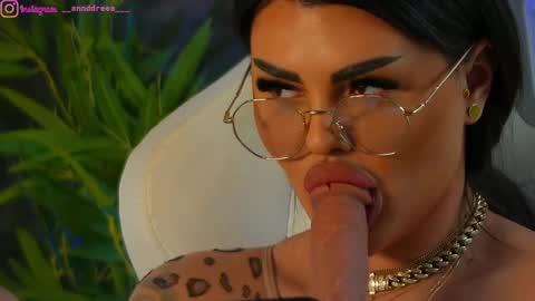 Snapshot of perfectt33n chatting on December 20, 12:27 pm Dee online show from December 20, 12:27 pm