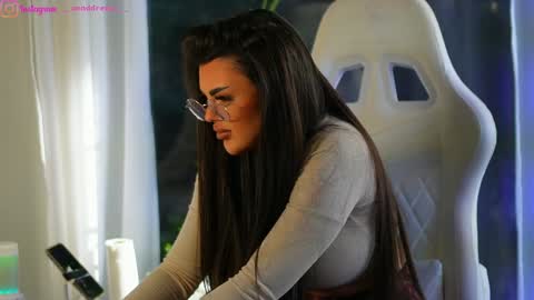 Snapshot of perfectt33n chatting on January 6, 9:41 am Dee online show from January 6, 9:41 am