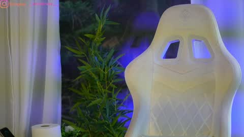 Snapshot of perfectt33n chatting on January 25, 9:36 am Dee online show from January 25, 9:36 am