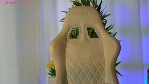 Snapshot of perfectt33n chatting on March 1, 10:02 am Dee online show from March 1, 10:02 am