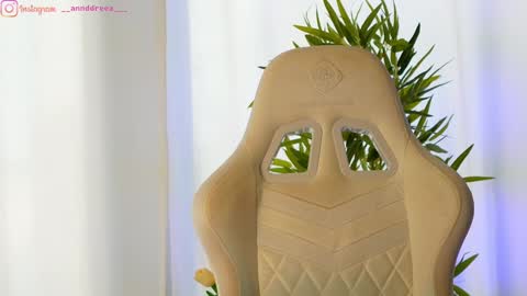 Snapshot of perfectt33n chatting on March 7, 9:51 am Dee online show from March 7, 9:51 am