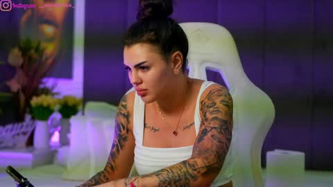 Snapshot of perfectt33n chatting on November 25, 6:52 pm Dee online show from November 25, 6:52 pm