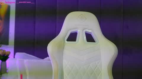 Snapshot of perfectt33n chatting on December 15, 5:28 pm Dee online show from December 15, 5:28 pm