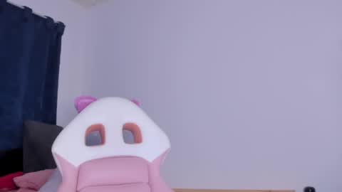 Perla online show from December 27, 2:25 am