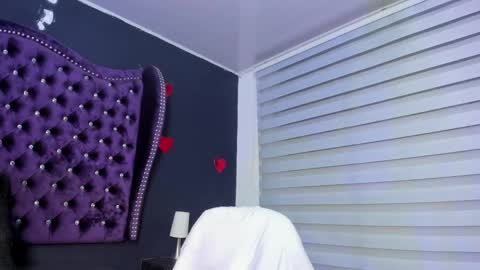 Perla online show from March 2, 3:24 am