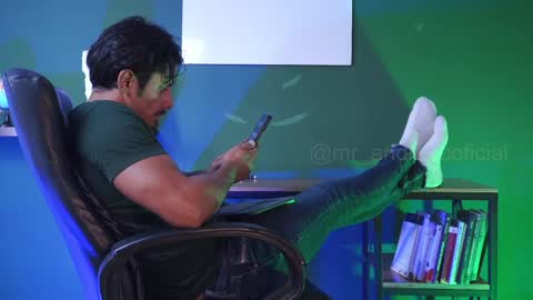 andres    online show from December 4, 5:55 pm